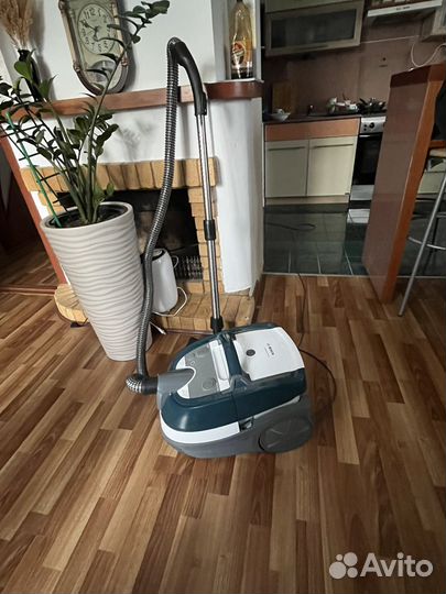 Bosch BWD41720 пылесос моющий