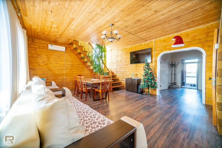 Дом 200 м² на участке 16 сот.