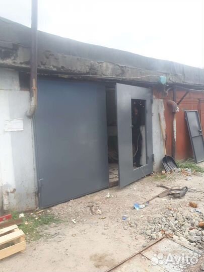 Ворота гаражные металлические распашные