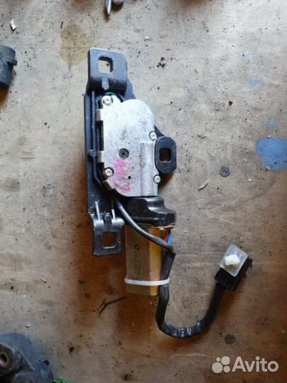 Замок багажника Bmw 7-Series E65 N62B44A 2003