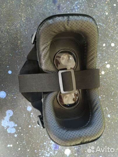 Очки виртуальной реальности с джойстиком