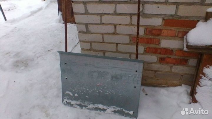 Скребок для уборки снега металлический