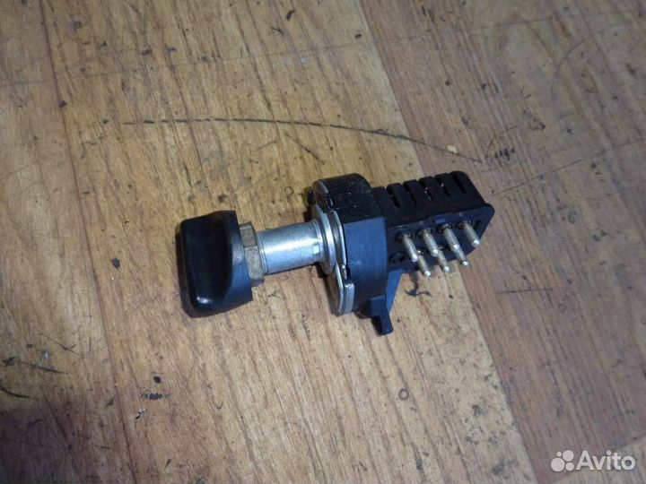 Переключатель отопителя Mercedes Benz W124 1984-1