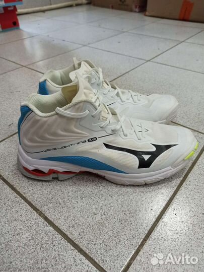 Волейбольные кроссовки Asics и Mizuno