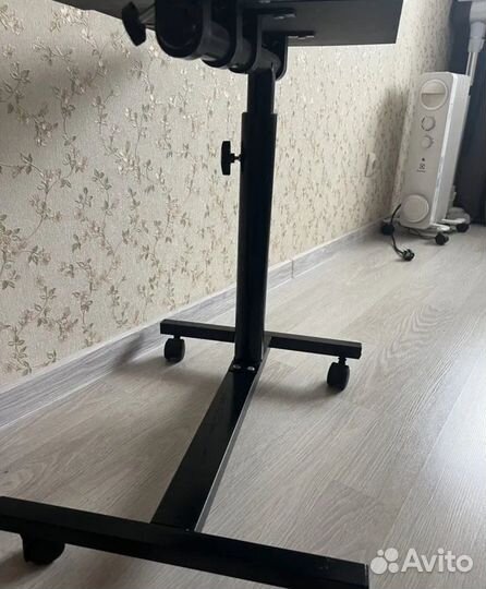 Столик подкатной, регулируемый для ноутбука