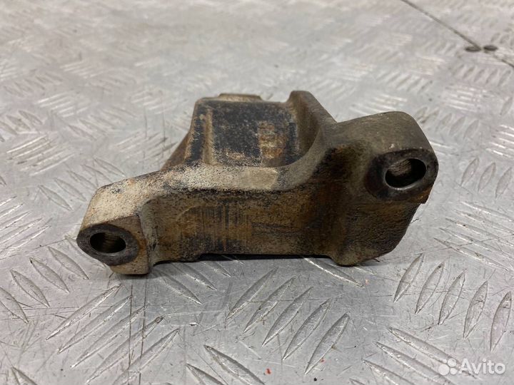Б/У крепление раздаточной коробки (кронштейн)