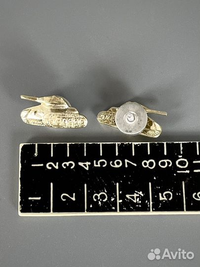 Винтажные значок танк знак лёгкий