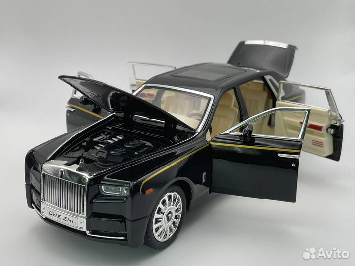 Модель автомобиля Rolls-Royce Phantom металл