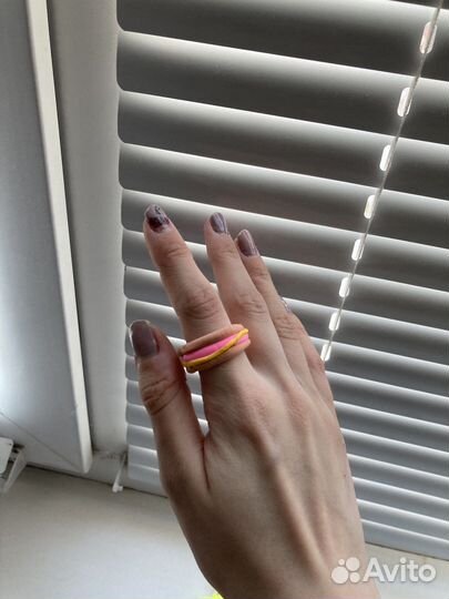 Кольцо хот дог из легкого пластилина