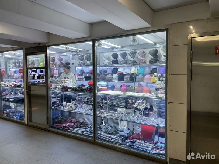 Продавец в самых проходимых точках Москвы