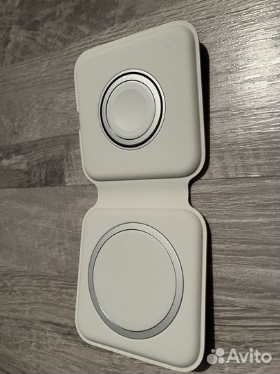 Беспроводное зарядное устройство Apple MagSafe