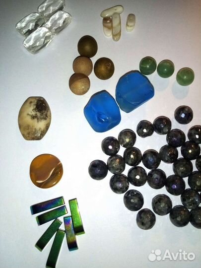Жемчуг барочный, пирит, кварц и др