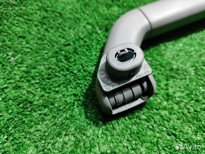 Ручка потолка передняя левая Volkswagen Touareg 7L