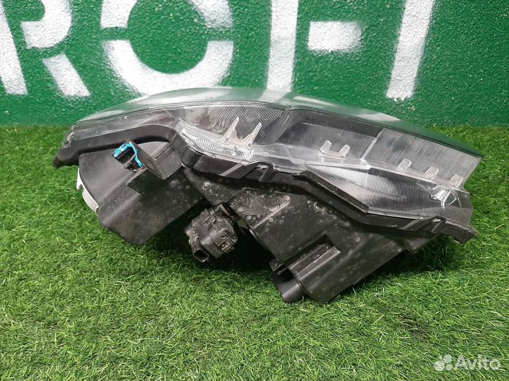 В наличии: Фара правая LADA Vesta