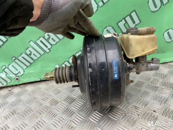 Вакуумник тормозов Mercedes 190E W201 M103 3.0