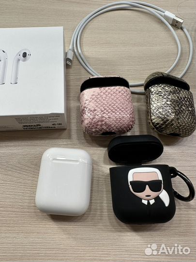Беспроводные наушники apple airpods с чехлами