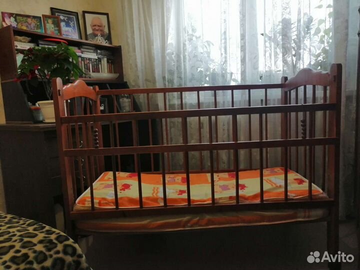 Детская кровать на колесиках б/у