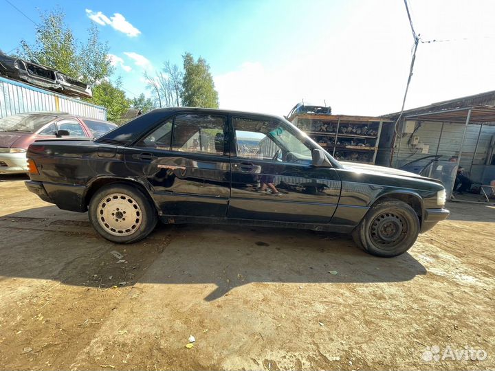 В разборе Mersedes w201