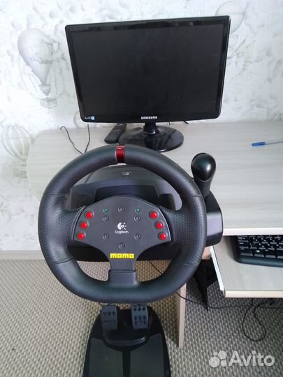 Роль Logitech momo racing