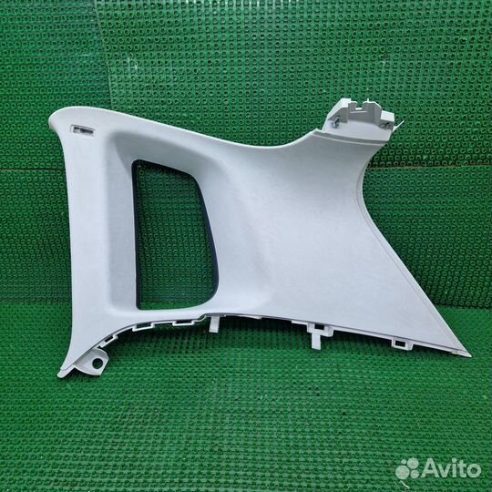 Обшивка отсека багажника правая верхняя Volkswagen