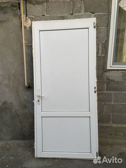 Дверь пластиковая входная бу