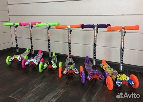 Самокат трехколесный