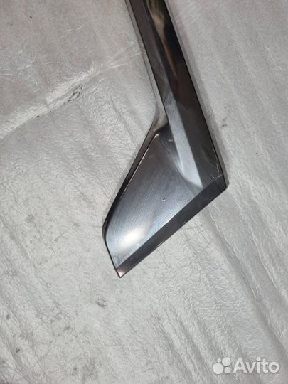 Накладка на фару передняя правая Toyota Land