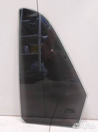 Стекло двери задней левой форточка Nissan Tiida C1