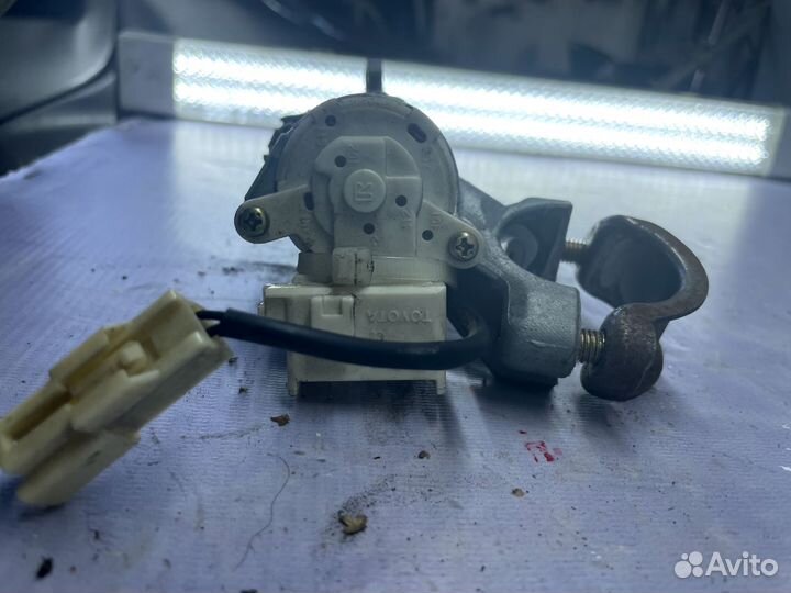 Замок зажигания Toyota noah