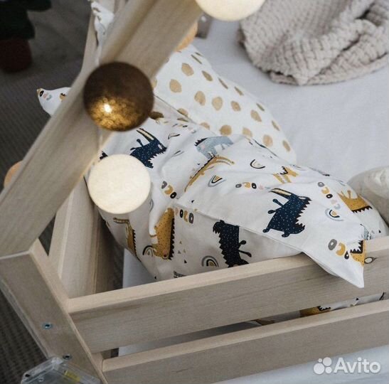 Детская кроватка Софа с крышей из массива