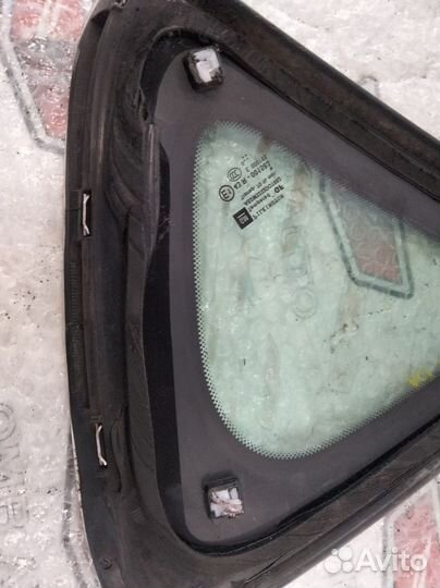 Форточка задняя правая глухая Опель Астра J