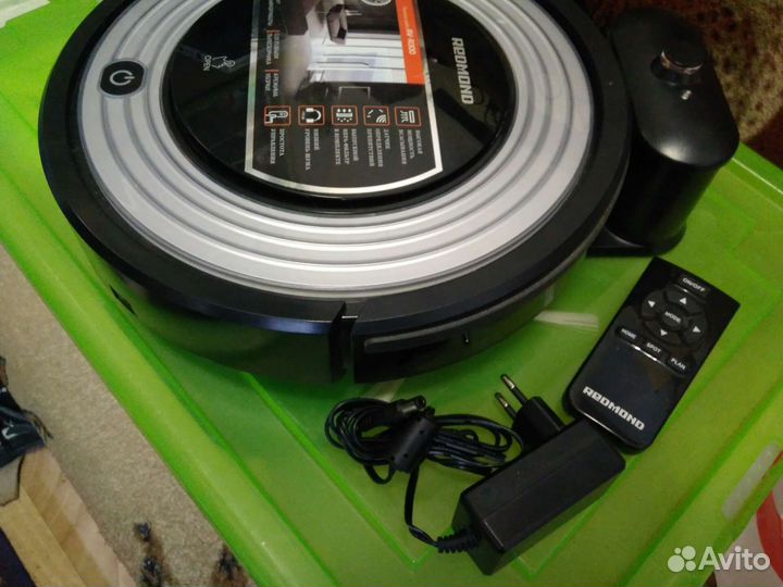 Робот пылесос Redmond RV-R300