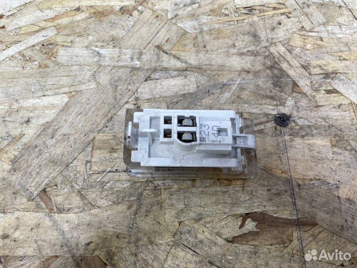 Плафон подсветки багажника Renault Logan