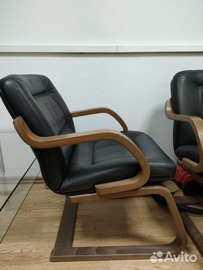 Кресло кожаное б/у