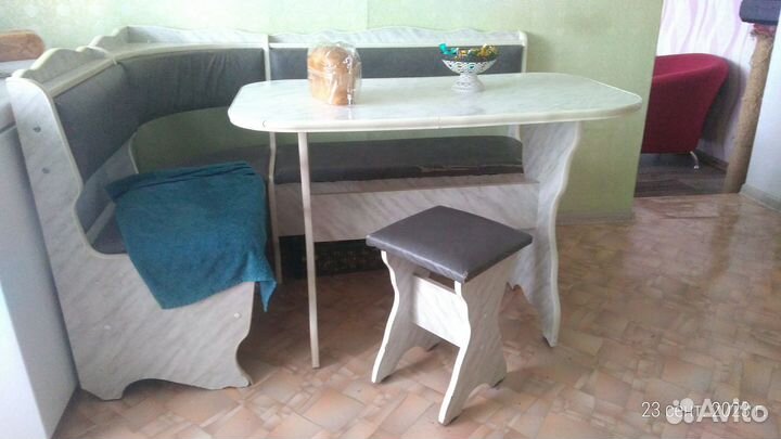 Кухонный уголок со столом и стульями бу