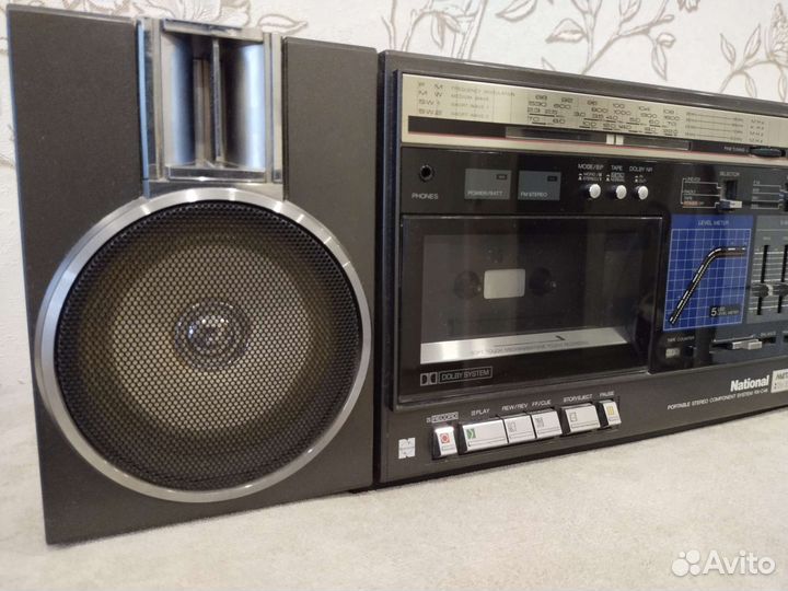 International (Япония)кассетный магнитофон с радио