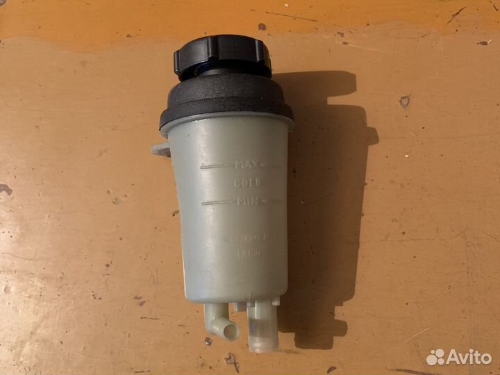 Бачок для гура ford focus