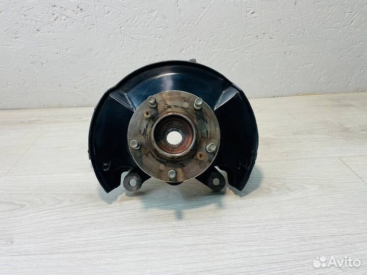 Кулак передний левый Honda Civic 4D 1.3 LDA