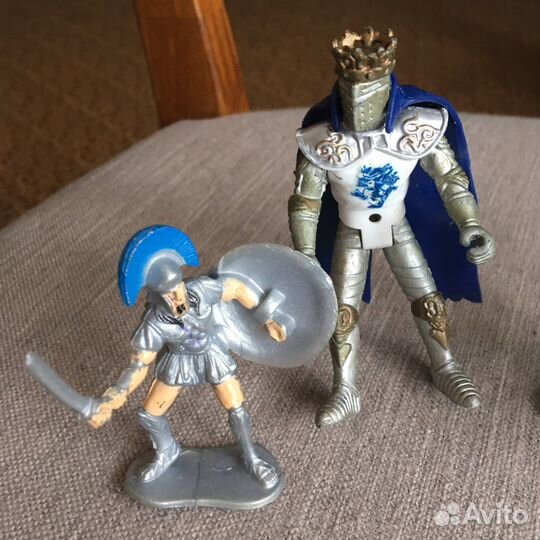 Фигурки воинов
