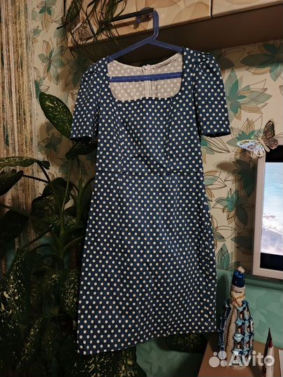 Платье много