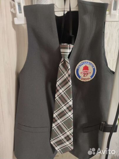 Жилетка для мальчика школьная 134-140
