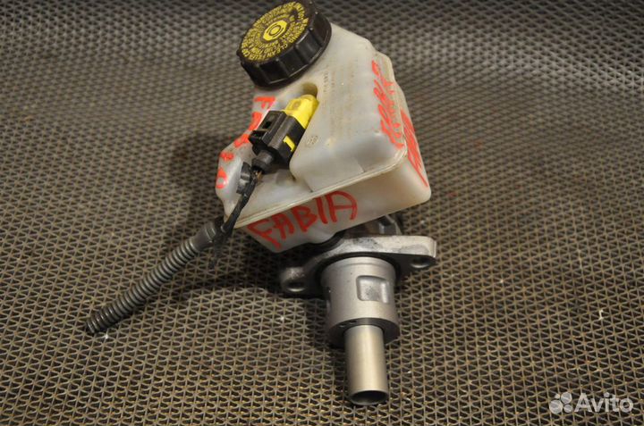 Главный тормозной цилиндр skoda fabia 5J2