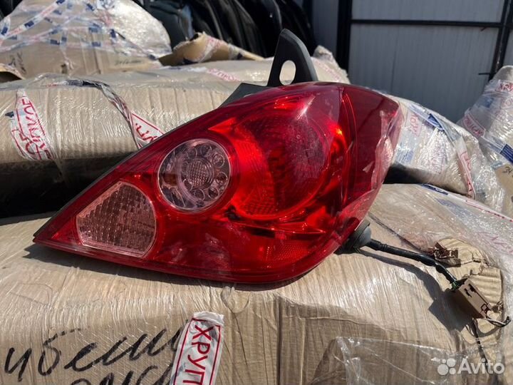 Стоп-сигнал / фонарь задний правый Nissan Tiida