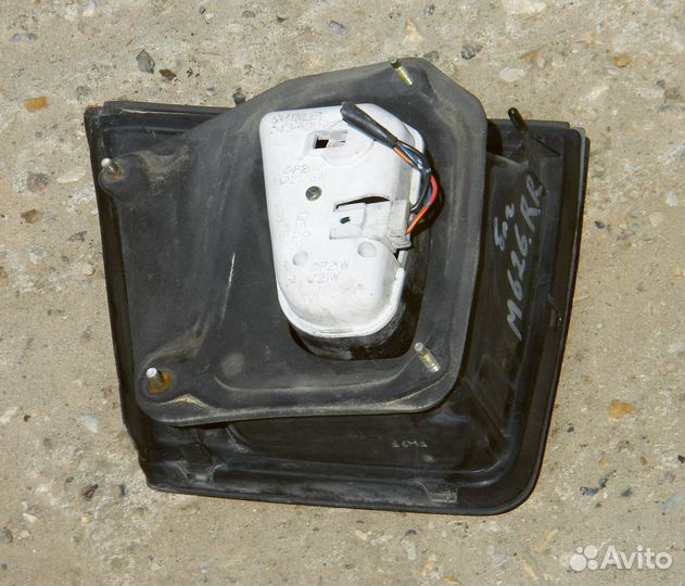 Фонарь задний правый багажника Mazda 626 GE