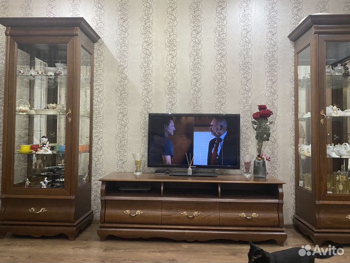 Два пинала и тв тумба