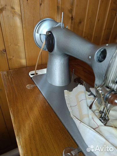 Швейная машинка ножная