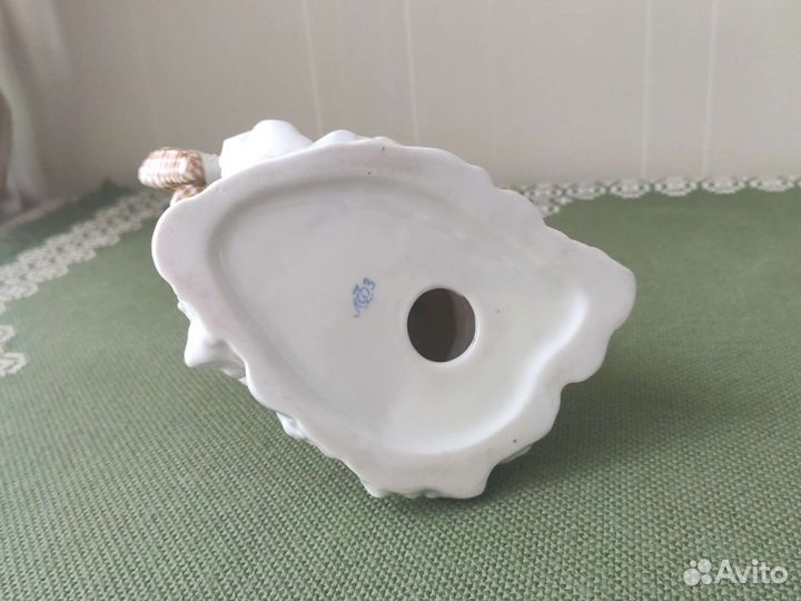 Фарфоровая статуэтка 