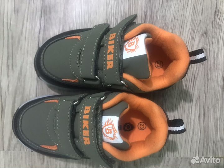 Кроссовки детские