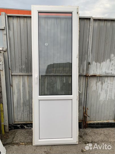 Дверь пластиковая бу