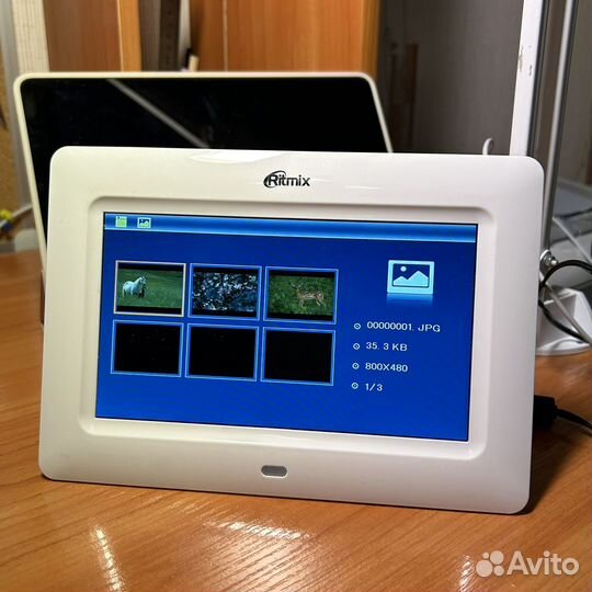 Цифровая фоторамка Ritmix RDF-701